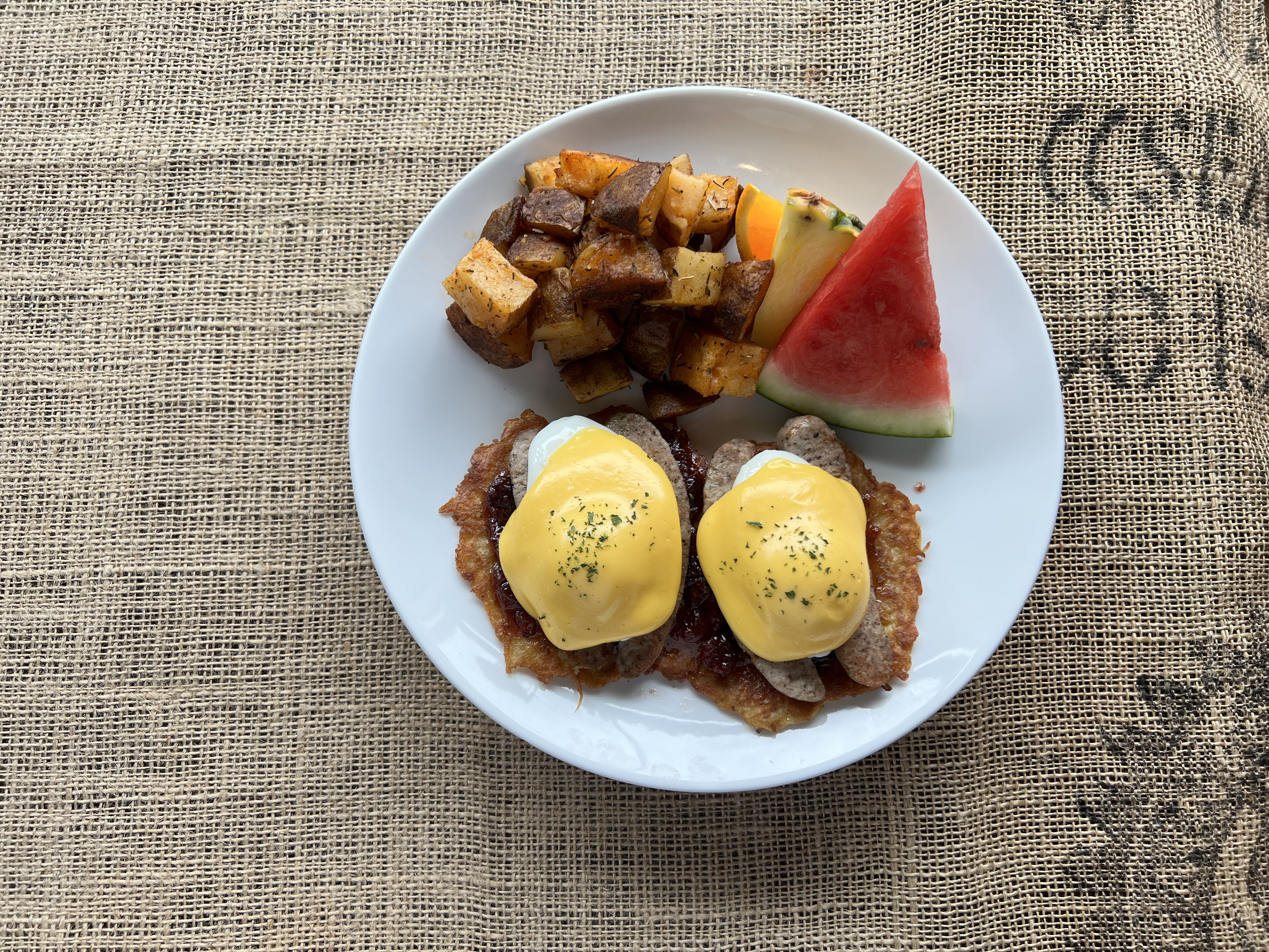 Italian Benny- basil arugula pesto, portobello mushrooms, hollandaise with parmesan and green onion.